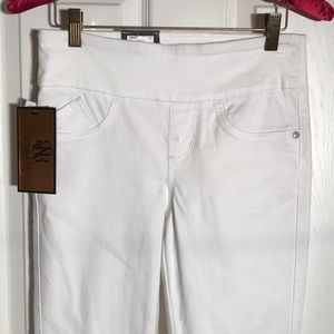 DENIMR, White pull on pants NWT size 4. D11